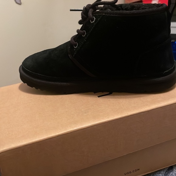 Boy Uggs (all Black) - Picture 2 of 3